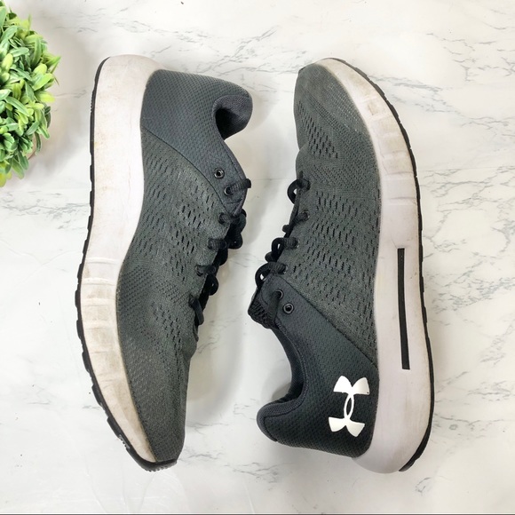 Under Armour black lightweight running shoes - Picture 3 of 7